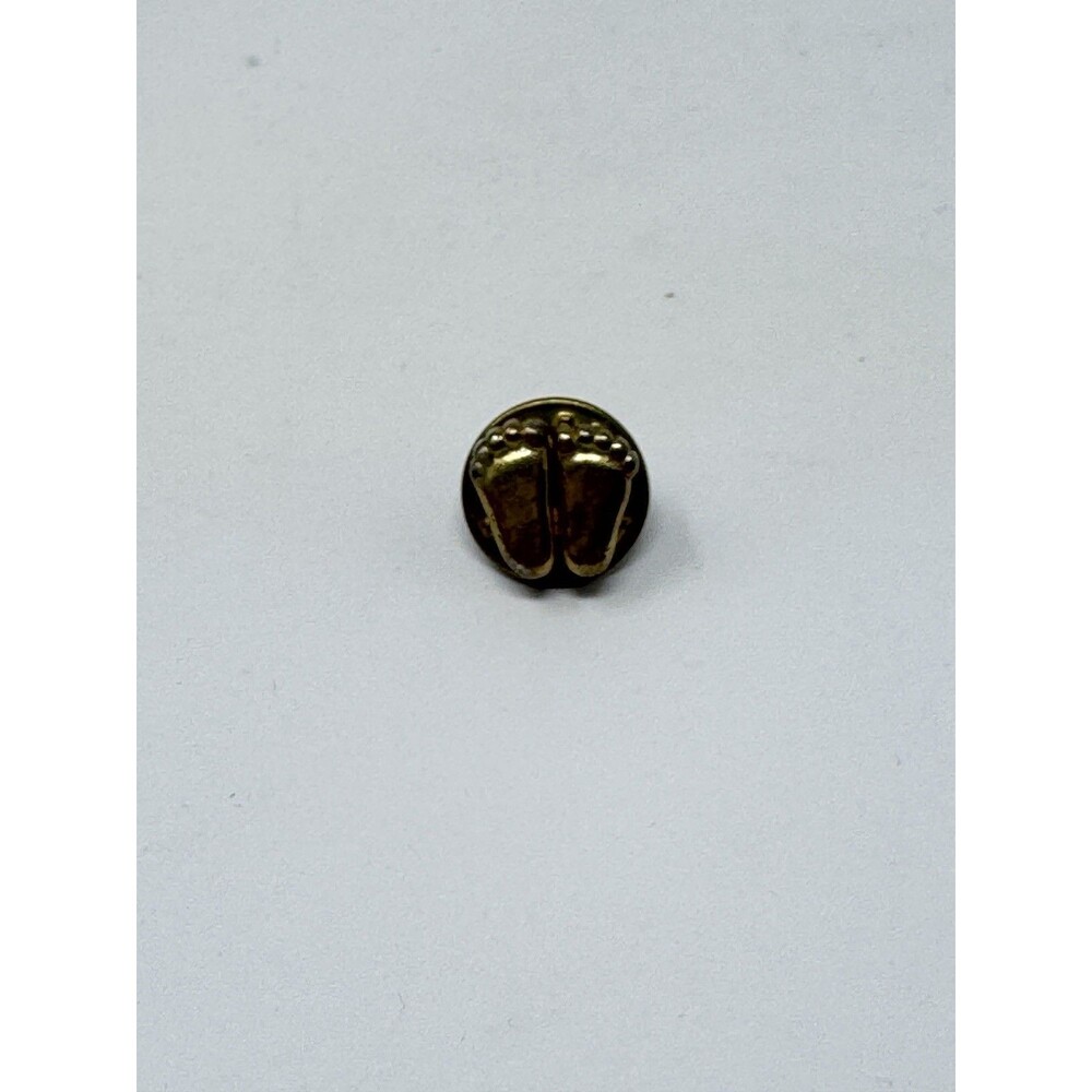 Vintage V. Evers 1979 Footprints Baby Feet Gold Tone Lapel Pin Tie Tack